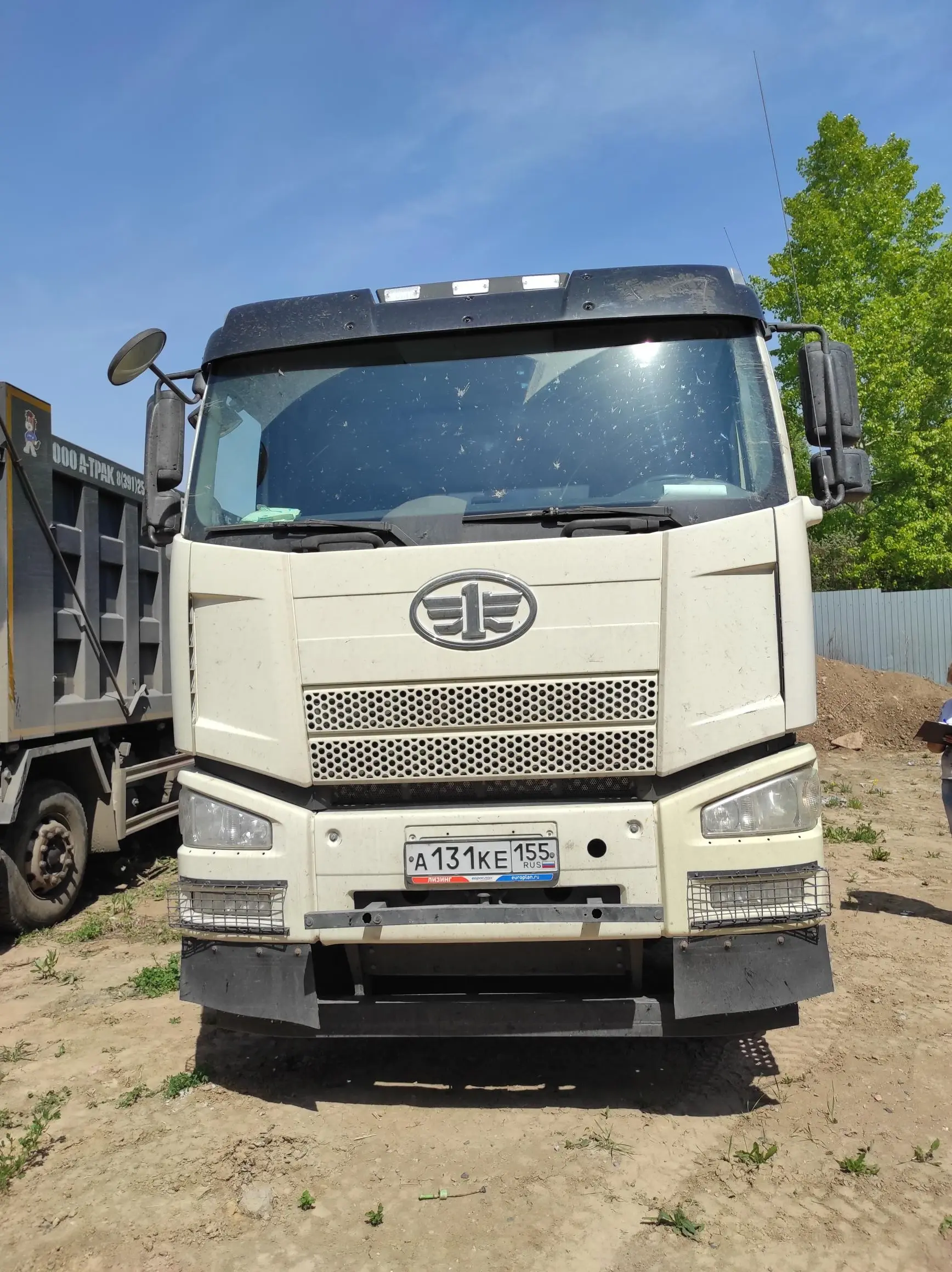 Әйел жыныс мүшесін итеріп жібереді