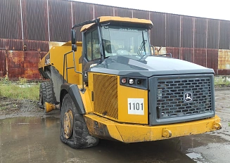 John Deere 410E 6×6