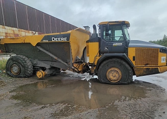 John Deere 410E 6×6