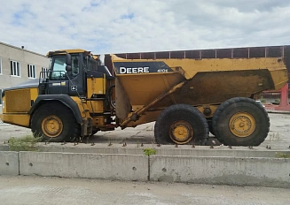 John Deere 410E 6×6
