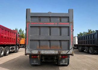 Shacman  SX33186T366C