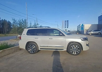 Toyota Land Cruiser 200