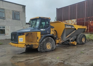 John Deere 410E 6×6