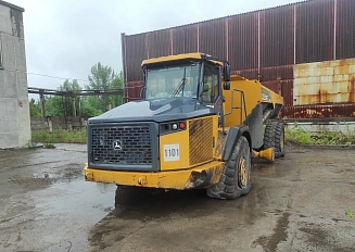 John Deere 410E 6×6